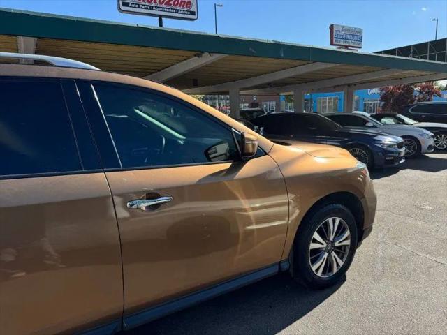 2017 Nissan Pathfinder SV