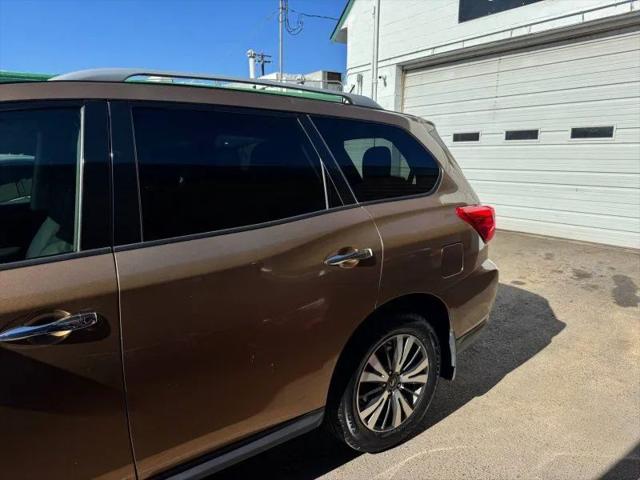 2017 Nissan Pathfinder SV