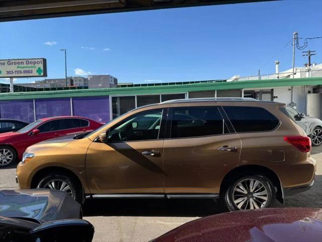 2017 Nissan Pathfinder SV
