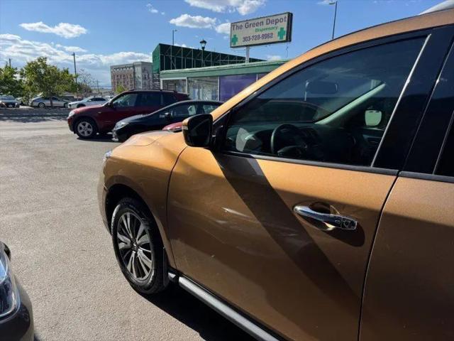 2017 Nissan Pathfinder SV