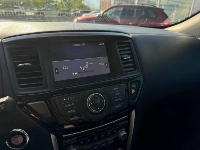 2017 Nissan Pathfinder SV
