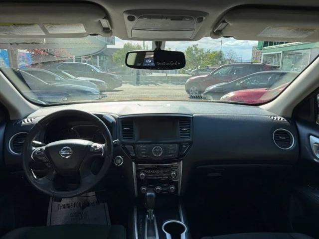 2017 Nissan Pathfinder SV