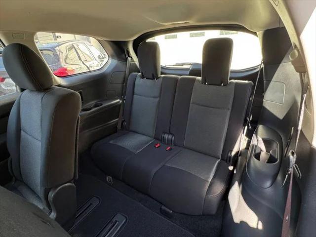 2017 Nissan Pathfinder SV