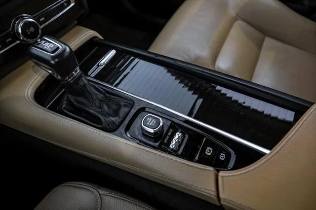 2019 Volvo XC90 T6 Momentum