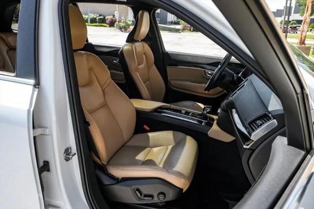 2019 Volvo XC90 T6 Momentum