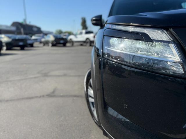2023 Nissan Pathfinder SL 4WD