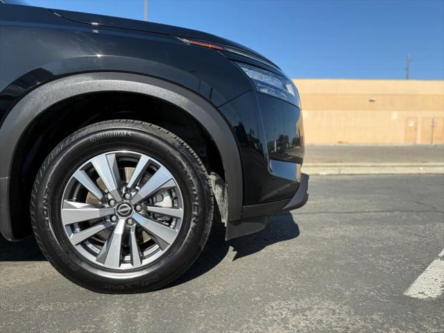 2023 Nissan Pathfinder SL 4WD