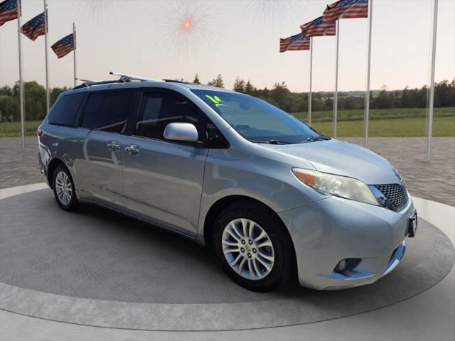 2016 Toyota Sienna XLE 8 Passenger for sale in Victorville, CA