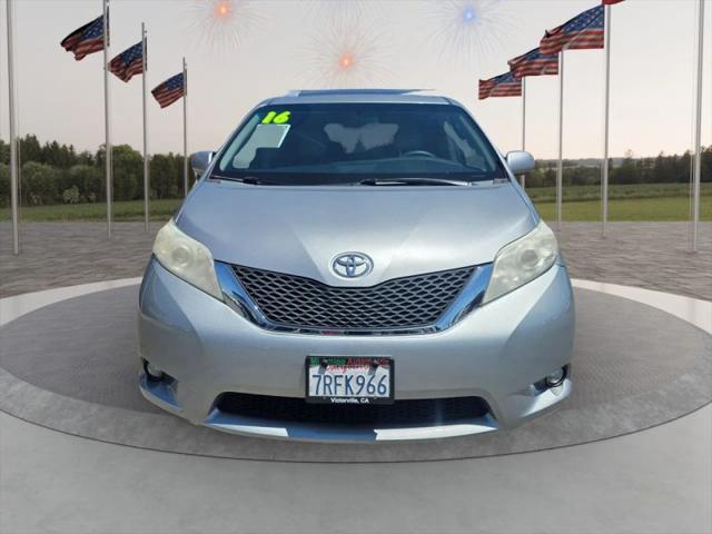 2016 Toyota Sienna XLE 8 Passenger