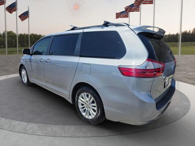 2016 Toyota Sienna XLE 8 Passenger