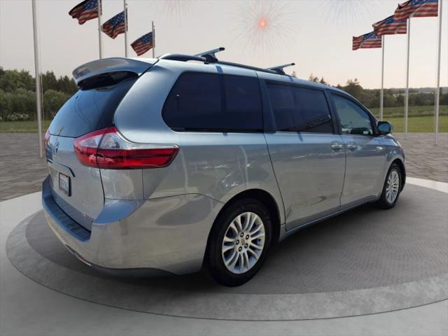 2016 Toyota Sienna XLE 8 Passenger