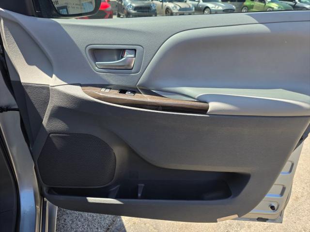 2016 Toyota Sienna XLE 8 Passenger