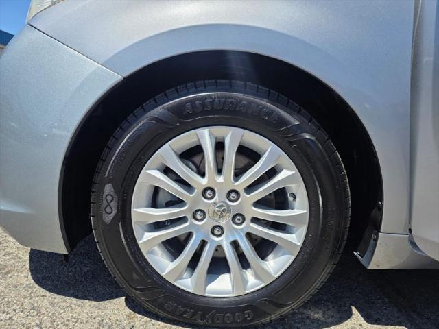 2016 Toyota Sienna XLE 8 Passenger