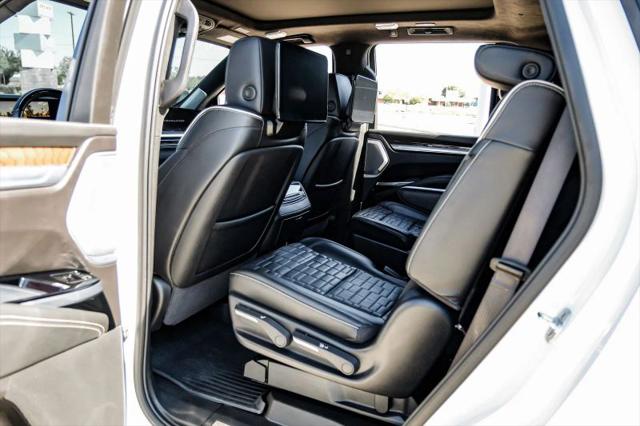 2025 Cadillac Escalade Sport Platinum