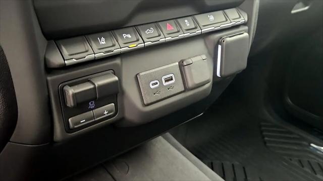 2024 Chevrolet Silverado 2500HD 4WD Crew Cab Standard Bed Custom