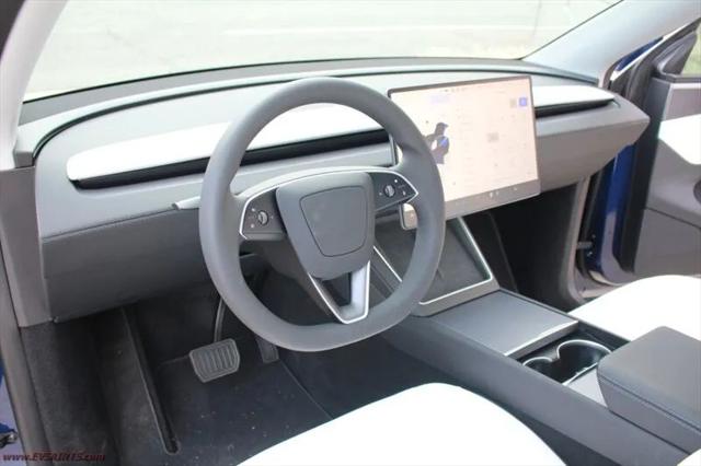 2026 Tesla Model Y Premium Rear-Wheel Drive