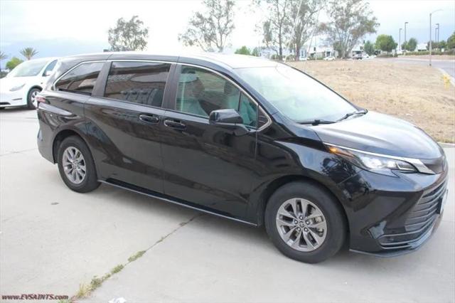 2024 Toyota Sienna LE