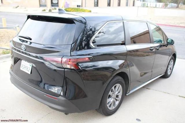 2024 Toyota Sienna LE
