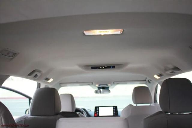 2024 Toyota Sienna LE