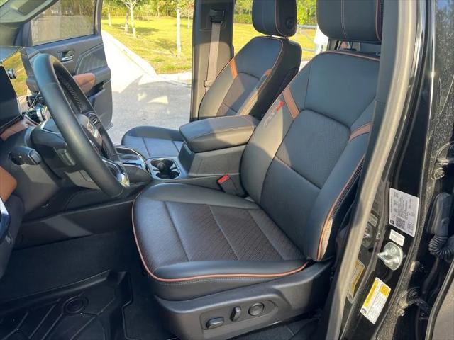 2025 GMC Canyon 4WD AT4