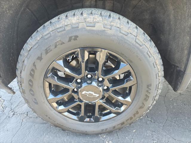 2025 Chevrolet Silverado 2500HD 4WD Crew Cab Standard Bed Custom