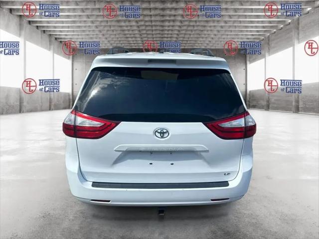 2016 Toyota Sienna LE 8 Passenger