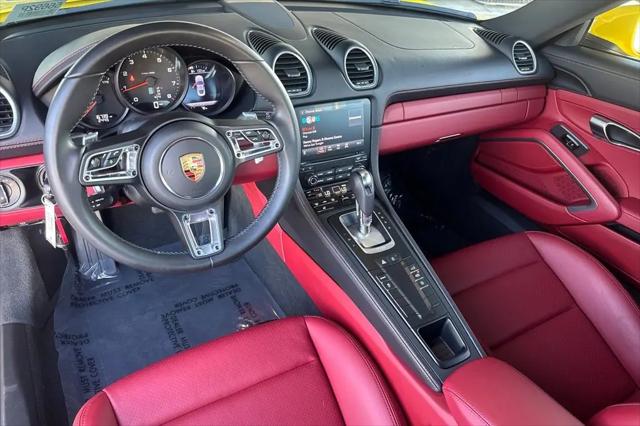 2022 Porsche 718 Cayman T