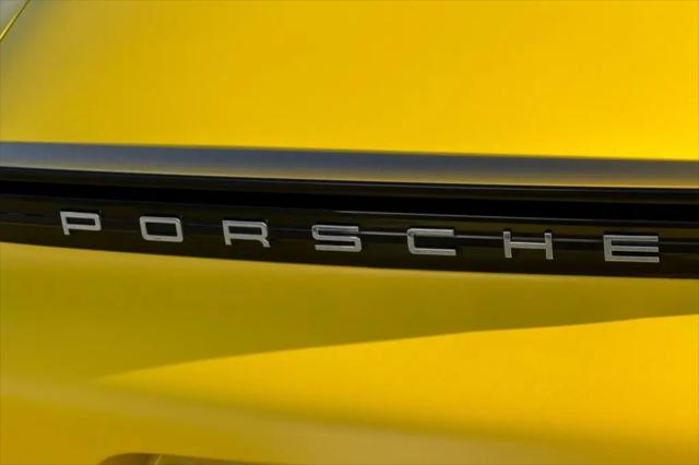 2022 Porsche 718 Cayman T