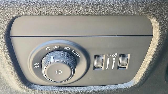 2023 Jeep Grand Cherokee Overland 4x2