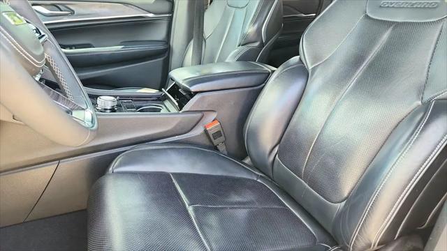 2023 Jeep Grand Cherokee Overland 4x2