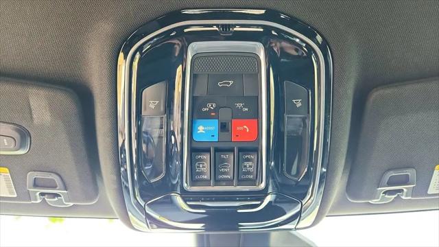 2023 Jeep Grand Cherokee Overland 4x2