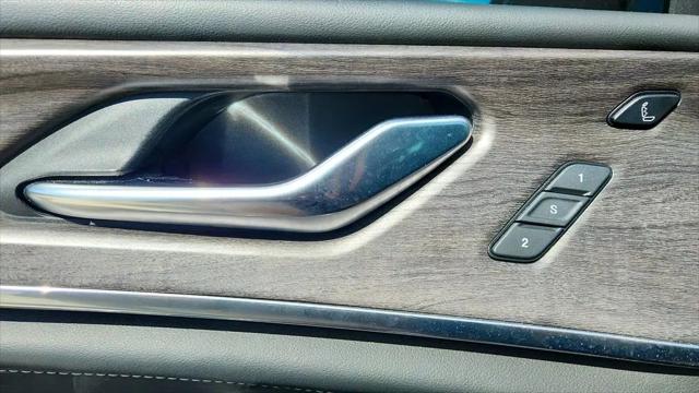 2023 Jeep Grand Cherokee Overland 4x2