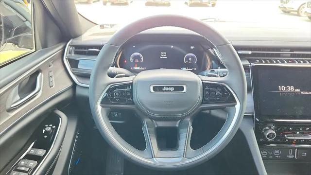 2023 Jeep Grand Cherokee Overland 4x2