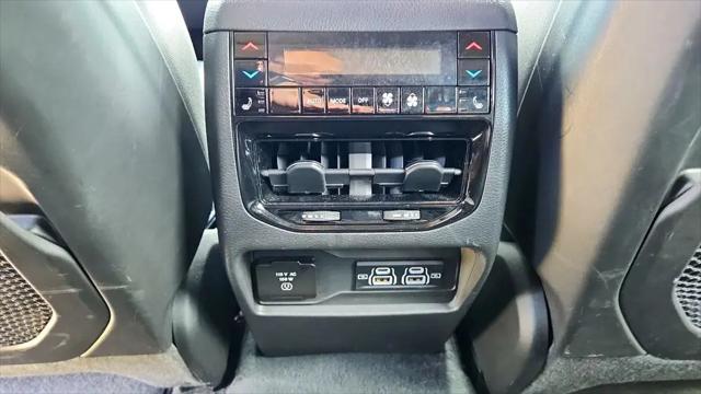 2023 Jeep Grand Cherokee Overland 4x2