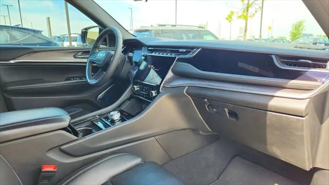 2023 Jeep Grand Cherokee Overland 4x2