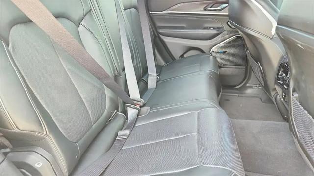 2023 Jeep Grand Cherokee Overland 4x2