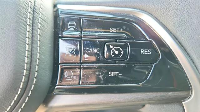 2023 Jeep Grand Cherokee Overland 4x2