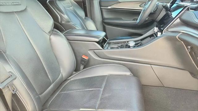 2023 Jeep Grand Cherokee Overland 4x2