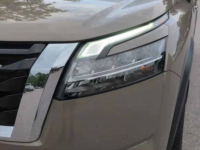 2024 Nissan Pathfinder Platinum FWD