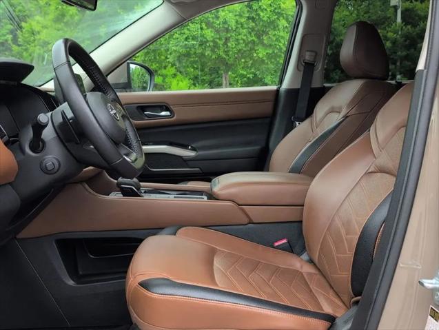 2024 Nissan Pathfinder Platinum FWD