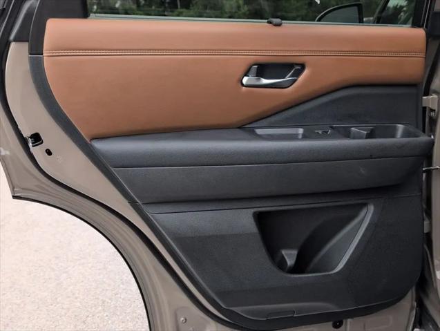 2024 Nissan Pathfinder Platinum FWD