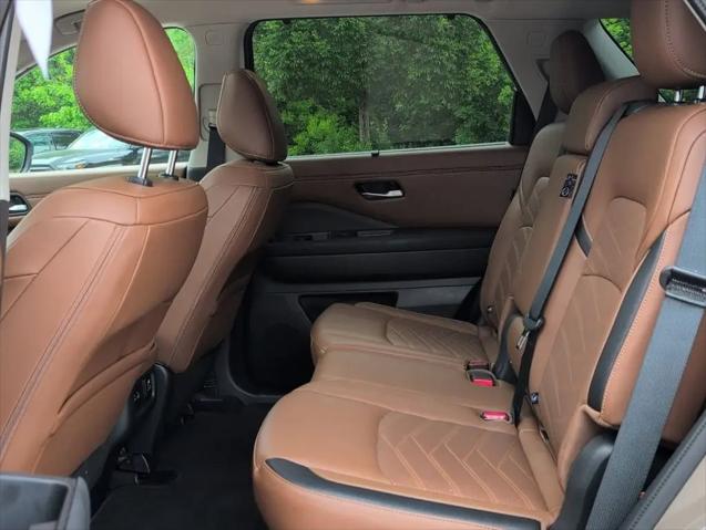 2024 Nissan Pathfinder Platinum FWD