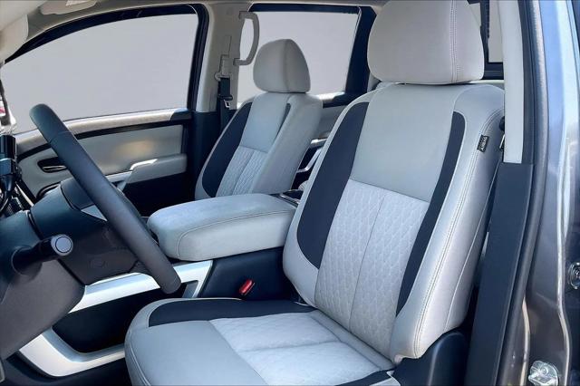 2024 Nissan Titan Crew Cab SV 4x2