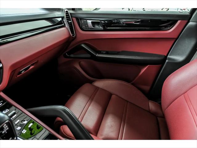 2023 Porsche Cayenne Platinum Edition