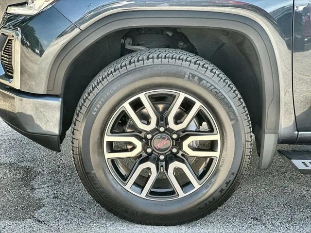 2022 GMC Sierra 1500 Limited 4WD Crew Cab Short Box AT4