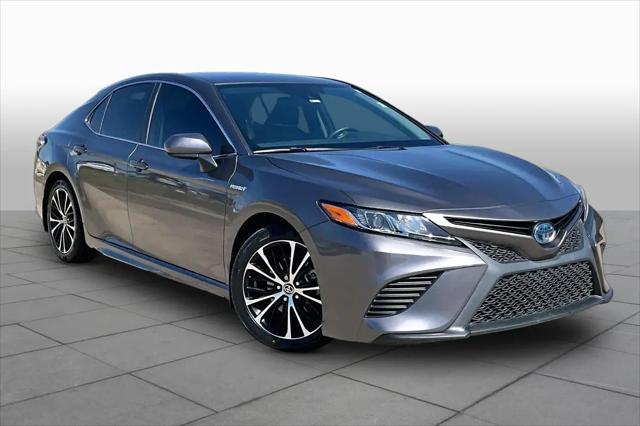 2020 Toyota Camry SE Hybrid