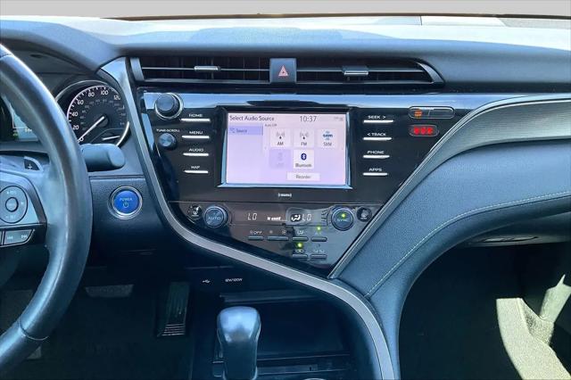 2020 Toyota Camry SE Hybrid