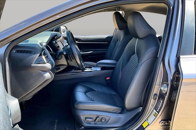 2020 Toyota Camry SE Hybrid