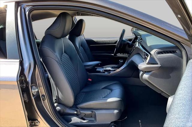 2020 Toyota Camry SE Hybrid