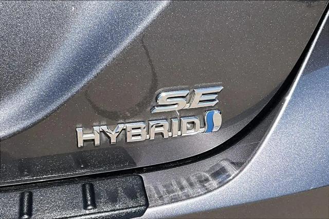 2020 Toyota Camry SE Hybrid